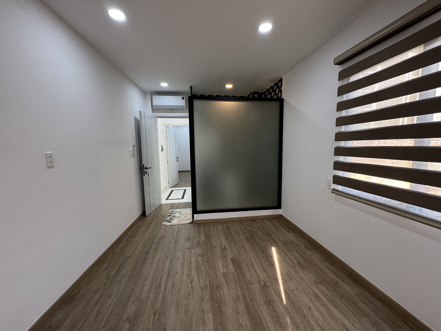 Tuyệt phẩm Nhà Phố 2 lầu full nội thất cao cấp hẻm 2 xe hơi 7 chỗ tránh nhau khu VIP Đặng Văn Ngữ